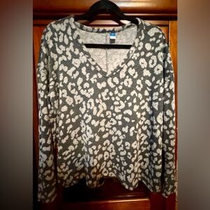 Old Navy Gray Animal Print Long Sleeve V-Neck Top size Small